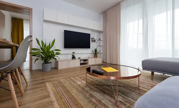 Zdjęcie Co postawić na okno w salonie: 10 inspirujących pomysłów
